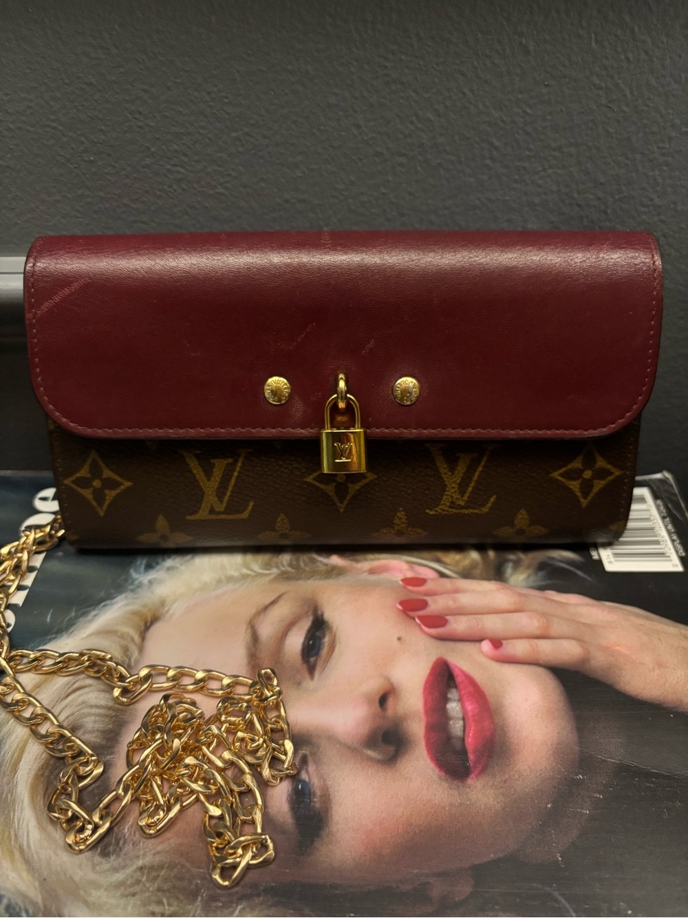 Authentic LOUIS VUITTON
Portefeiulle Venus Long Wallet, Burgundy
